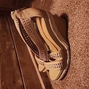 BRAND NEW ANTONIO MELANI SZ 8.5 TAN WEDGE SANDALS